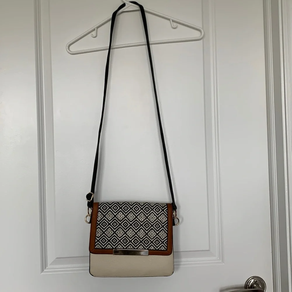Patterned Purse - Picture 2 of 10